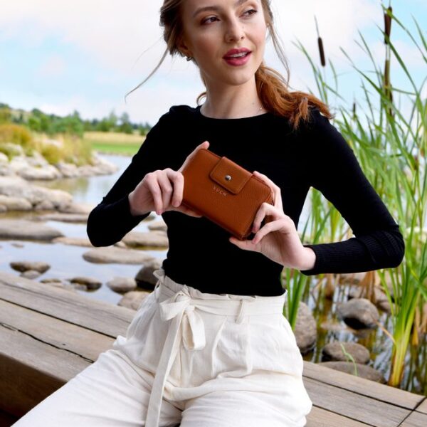 Vuch Ebba Brown